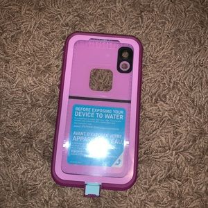 iPhone Xr lifeproof case